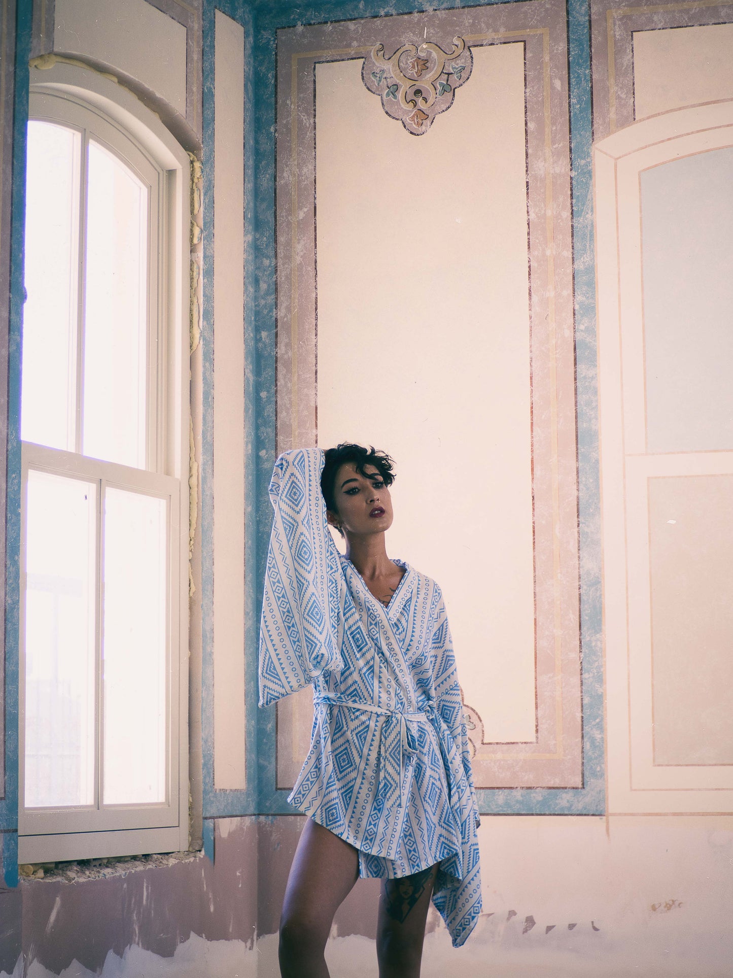 The Rebel Saint Kimono – Mavi Beyaz