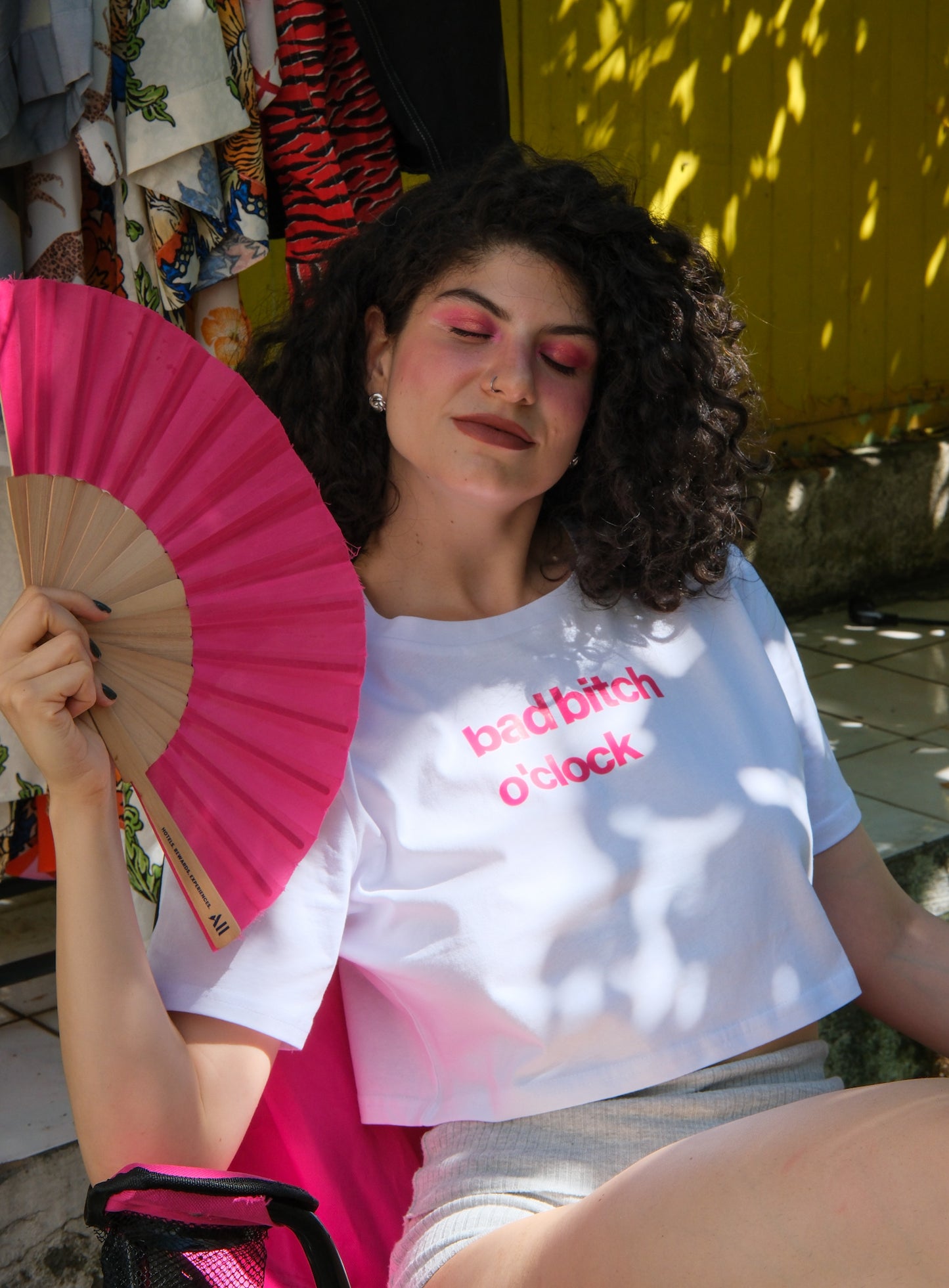 Bad B*tch O’Clock – Beyaz Crop Tişört