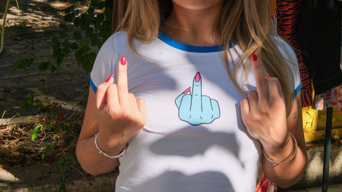 Zero F*cks Given – Beyaz & Mavi Detaylı Crop Top