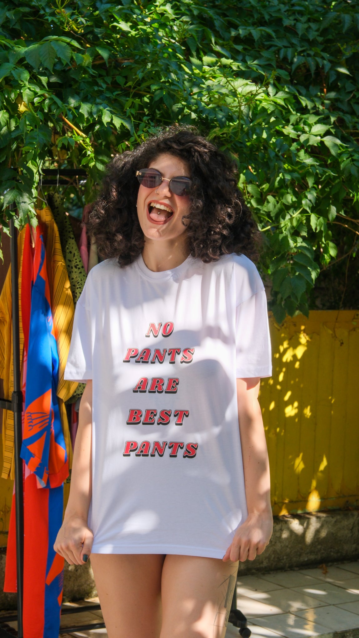 No Pants Are Best Pants – Beyaz Oversize Tişört