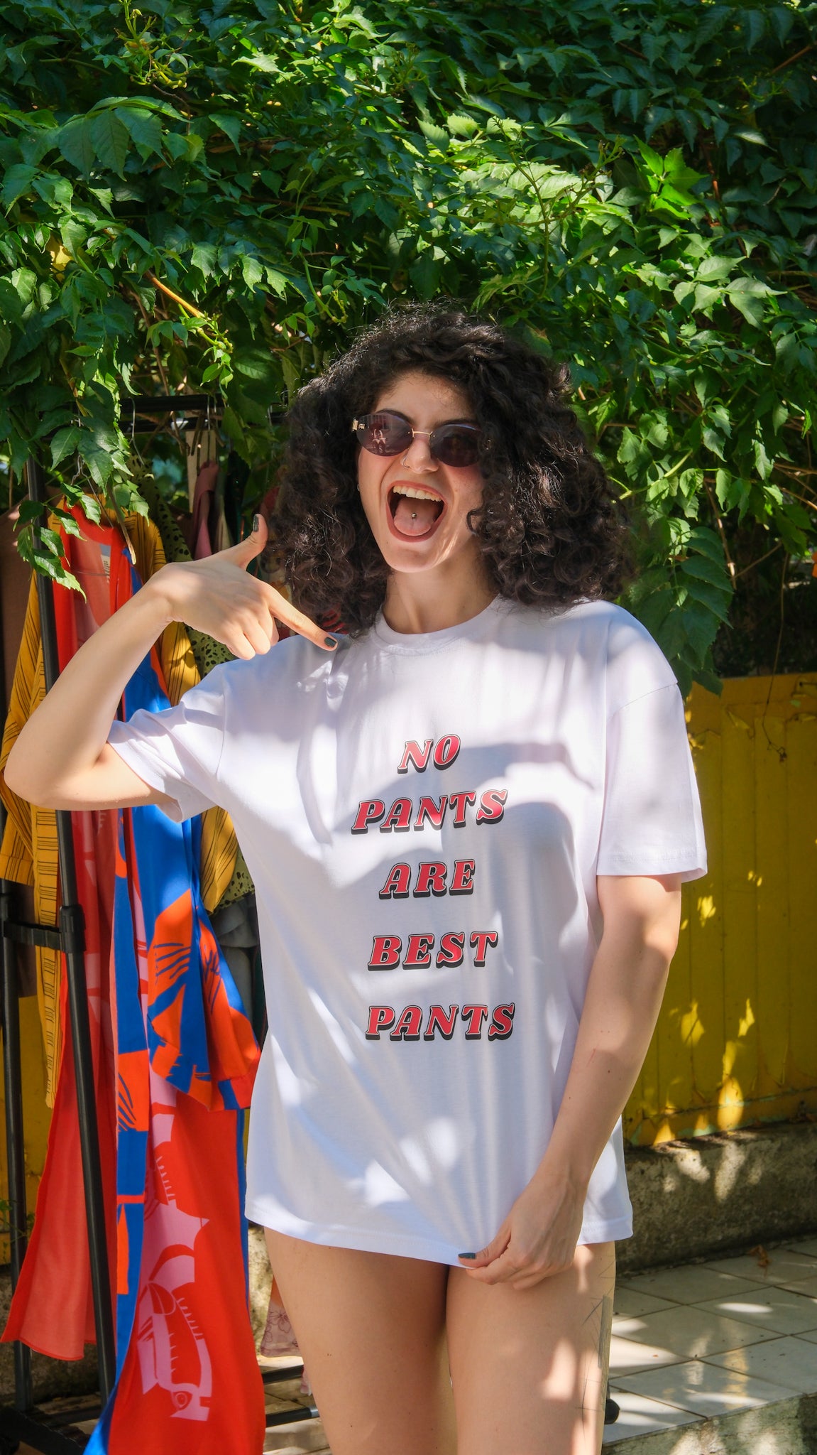 No Pants Are Best Pants – Beyaz Oversize Tişört