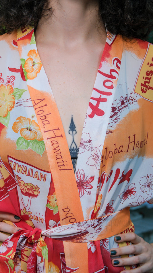 Aloha Drama – Hawaii Desenli Kırmızı & Turuncu Kimono
