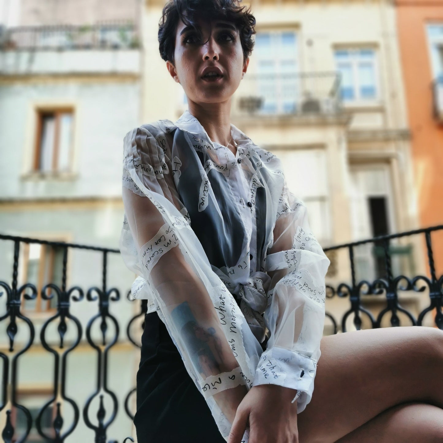 Midnight Manifesto – Siyah Beyaz Oversize Kadın Gömlek