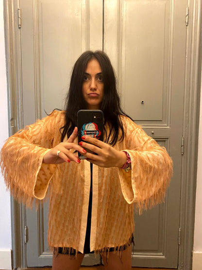 Püsküllü Parti – Şeftali Renkli Tüylü Kimono